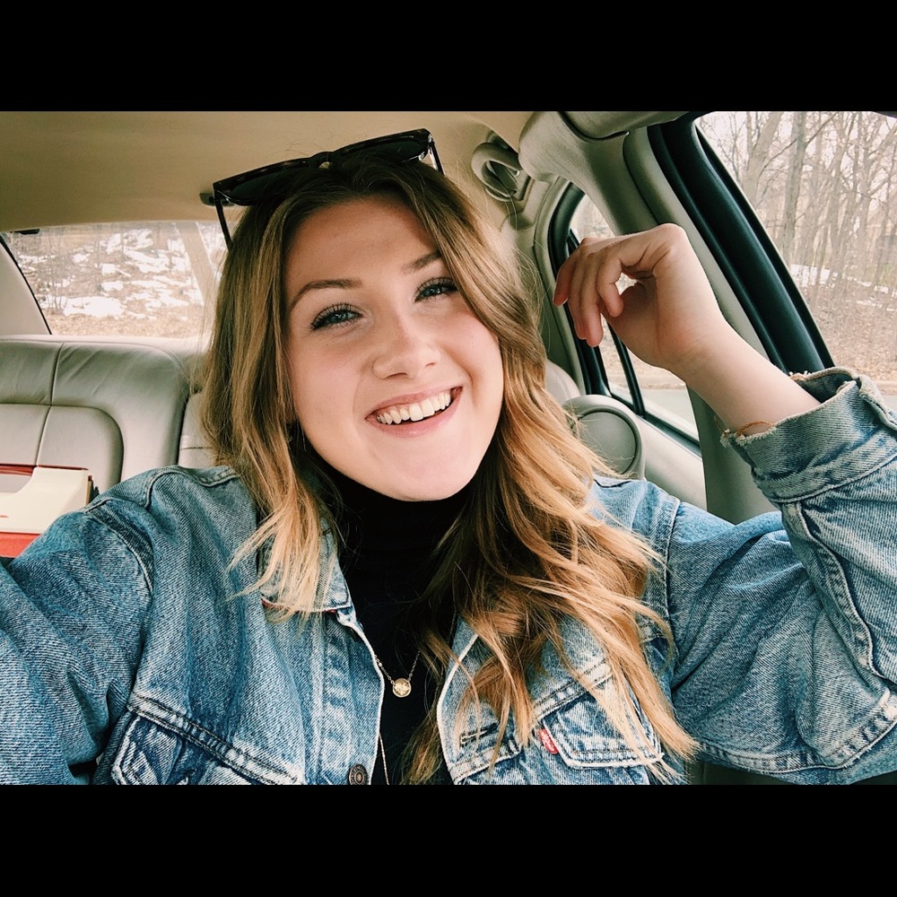 Meet your Posher, Alexis